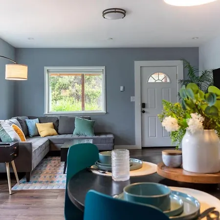 Cozy Unit With Porch Near Arboretum And Transit